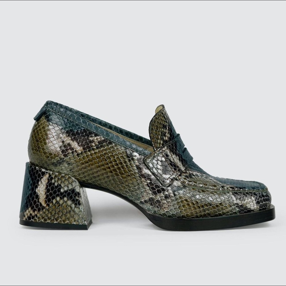 Labucq Snake Leather Kitty Loafers
Size 39 for Women